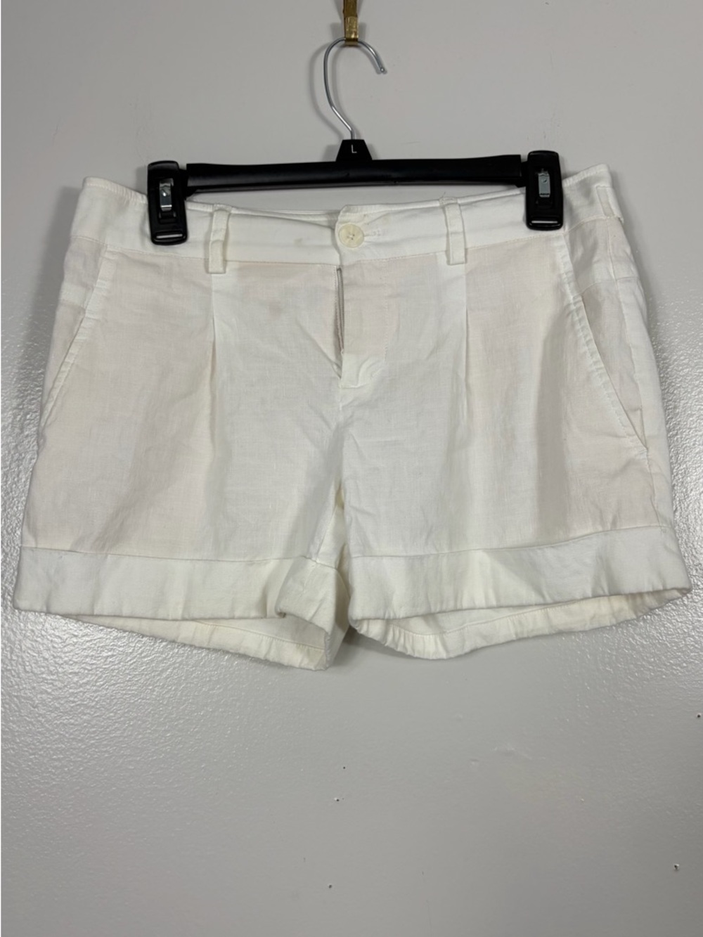 Vince White Linen Blend pleated cuffed Shorts sz 2